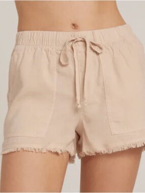 BELLA DAHL Frayed Hem Drawstring Shorts in Soft Khaki, Med